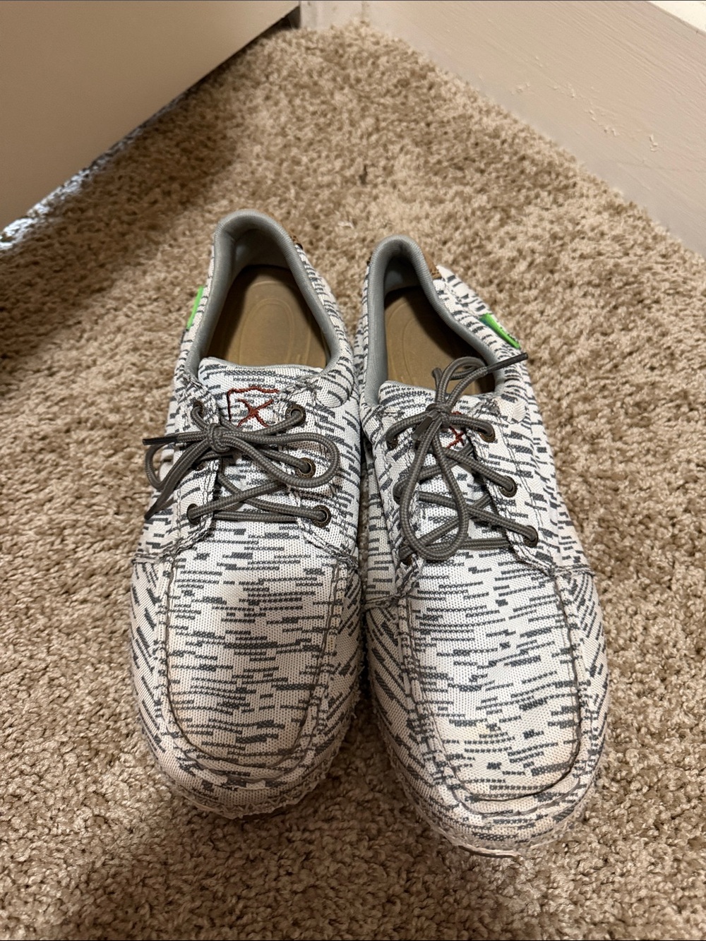 Men's twisted X White & Gray Patterned Casual Lace-Up Shoes